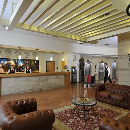 Rogner 5* Тирана