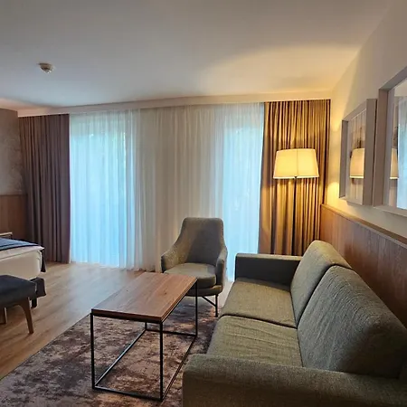 Rogner 5* Тирана