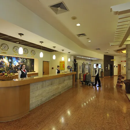 罗格纳地拉那酒店 5* 地拉那